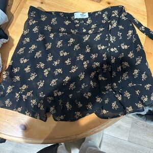 Hollister black and brown flower wrap skirt size L